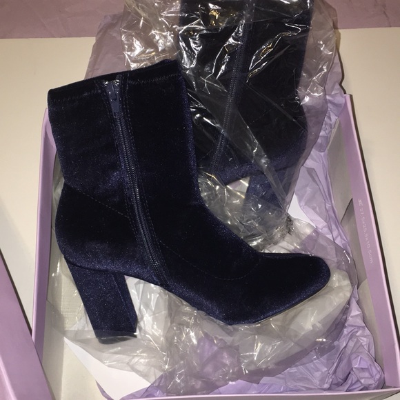 *SALE* Madden Girl Fantaysa Velvet Booties Navy - Picture 5 of 5